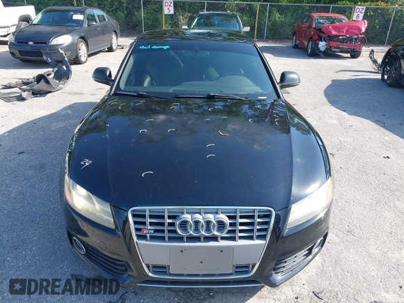 2009 Audi S5 z VIN WAURV78T99A036807, wystawiony jako IAAI lot #42352152 z przebiegiem 122 196 mil mil oraz . Historia ofert i sprzedaży dostępna na DreamBid. Obrazek 6.