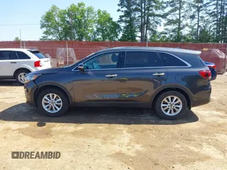 2019 Kia Sorento LX z VIN 5XYPG4A35KG529645, wystawiony jako IAAI lot #41995339 z przebiegiem 106 827 mil mil oraz . Historia ofert i sprzedaży dostępna na DreamBid. Obrazek 15.