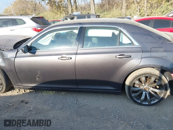 2016 Chrysler 300 Limited with VIN 2C3CCAAG2GH123881, listed as a IAAI auction lot 40713271 with 185,812 mi miles. Bid and sale history available at carsss.com. Image 14.