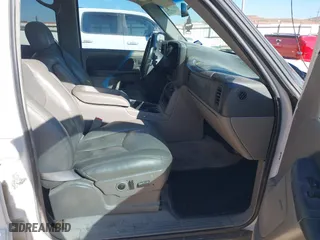 2003 Chevrolet Tahoe LS with VIN 1GNEC13Z43R282194, listed as a IAAI auction lot 41363024 with 207,135 mi miles. Bid and sale history available at carsss.com. Image 5.