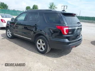 2017 Ford Explorer XLT z VIN 1FM5K8D86HGD44638, wystawiony jako IAAI lot #42628423 z przebiegiem 441 045 mil mil oraz . Historia ofert i sprzedaży dostępna na DreamBid. Obrazek 3.