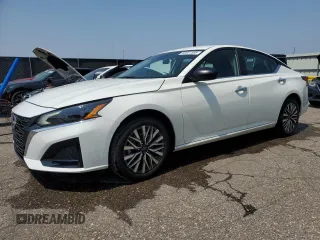 2025 Nissan Altima SV z VIN 1N4BL4DV4SN372742, wystawiony jako Copart lot #60621595 z przebiegiem 1 603 mil mil oraz Czysty tytuł • Clean title. Historia ofert i sprzedaży dostępna na DreamBid. Obrazek 1.
