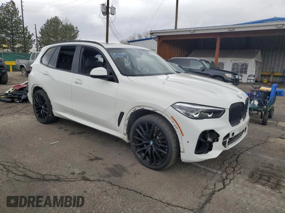 2021 BMW X5 xDrive40i z VIN 5UXCR6C08M9F27126, wystawiony jako Copart lot #51867935 z przebiegiem 16 951 mil mil oraz Szkoda całkowita • Salvage title. Historia ofert i sprzedaży dostępna na DreamBid. Obrazek 4.