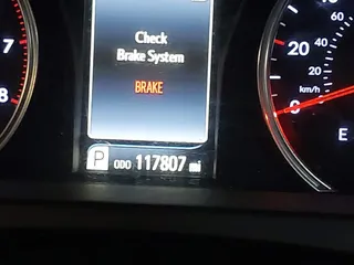2015 Toyota Camry XLE with VIN 4T1BF1FK9FU072205, listed as a IAAI auction lot 42061915 with 117,807 mi miles. Bid and sale history available at carsss.com. Image 7.