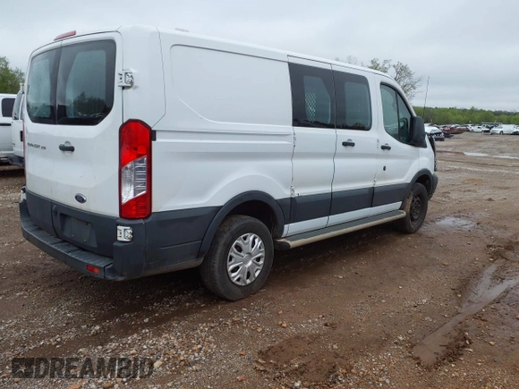 2018 Ford Transit z VIN 1FTYR1ZM6JKB17933, wystawiony jako IAAI lot #41777624 z przebiegiem 225 123 mil mil oraz . Historia ofert i sprzedaży dostępna na DreamBid. Obrazek 4.