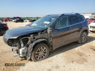 2019 Jeep Cherokee Latitude Plus z VIN 1C4PJLLB2KD226367, wystawiony jako Copart lot #58392125 z przebiegiem 130 033 mil mil oraz Szkoda całkowita • Salvage title. Historia ofert i sprzedaży dostępna na DreamBid. Obrazek 1.