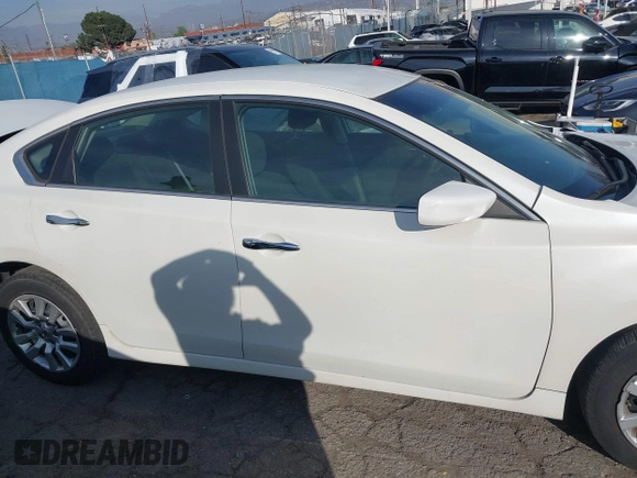 2014 Nissan Altima S with VIN 1N4AL3AP3EN355348, listed as a IAAI auction lot 41596162 with 131,291 mi miles and . Bid and sale history available at carsss.com. Image 14.
