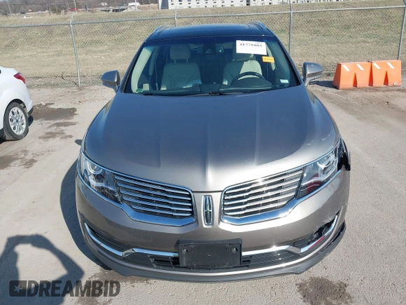 2017 Lincoln MKX Select with VIN 2LMPJ6KR1HBL41279, listed as a IAAI auction lot 41771085 with 37,068 mi miles. Bid and sale history available at carsss.com. Image 12.