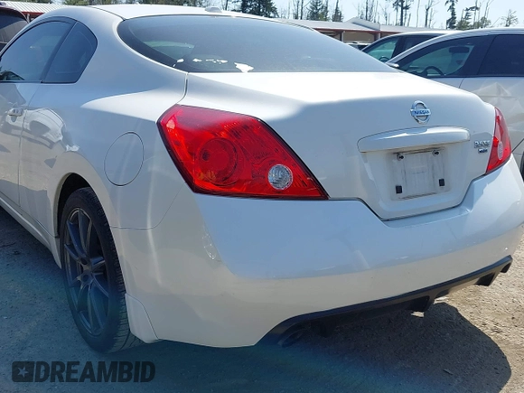 2009 Nissan Altima 3.5 SE with VIN 1N4BL24EX9C140138, listed as a IAAI auction lot 42111113 with 178,213 mi miles. Bid and sale history available at carsss.com. Image 6.