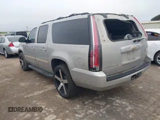 2007 Chevrolet Suburban LTZ with VIN 1GNFK16377R405989, listed as a IAAI auction lot 41911997 with 177,903 mi miles. Bid and sale history available at carsss.com. Image 3.