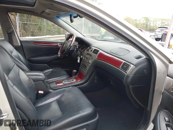 2005 Lexus ES 330 with VIN JTHBA30G755069068, listed as a IAAI auction lot 41947770 with 274,531 mi miles. Bid and sale history available at carsss.com. Image 5.