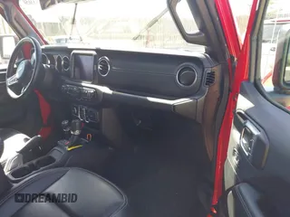 2023 Jeep Wrangler Sahara z VIN 1C4JJXP63PW568190, wystawiony jako IAAI lot #42133650 z przebiegiem 32 347 mil mil oraz . Historia ofert i sprzedaży dostępna na DreamBid. Obrazek 5.
