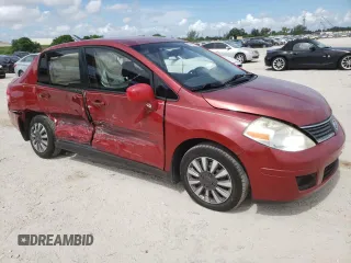 2009 Nissan Versa S с VIN 3N1BC11E69L492195, выставлен на аукционе Copart как лот 63923615 с пробегом 181 328 миль миль и Списание • Salvage title. История ставок и продаж доступна на DreamBid. Изображение 4.