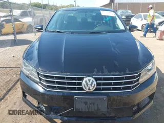 2016 Volkswagen Passat SE z VIN 1VWBT7A39GC033702, wystawiony jako IAAI lot #40547421 z przebiegiem 122 206 mil mil oraz . Historia ofert i sprzedaży dostępna na DreamBid. Obrazek 11.