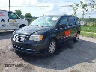 2013 Chrysler Town & Country Touring z VIN 2C4RC1BG5DR742792, wystawiony jako IAAI lot #42005481 z przebiegiem 204 002 mil mil oraz . Historia ofert i sprzedaży dostępna na DreamBid. Obrazek 2.
