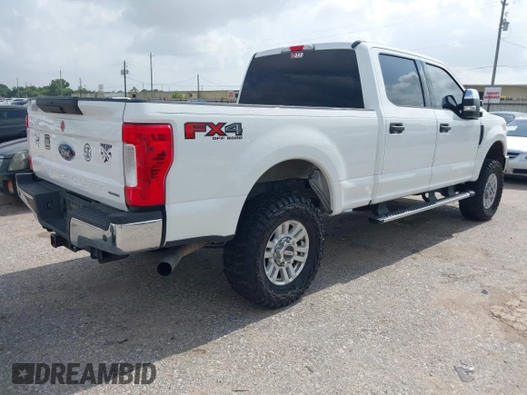 2017 Ford F-250 Lariat z VIN 1FT7W2B68HEC85264, wystawiony jako IAAI lot #42493873 z przebiegiem 185 868 mil mil oraz . Historia ofert i sprzedaży dostępna na DreamBid. Obrazek 4.