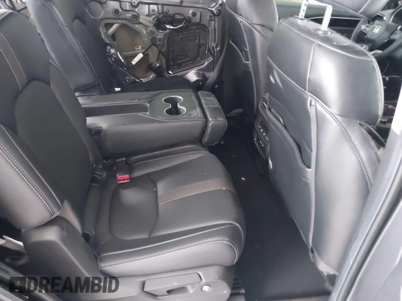 2025 Honda Pilot EX-L z VIN 5FNYG2H40SB019525, wystawiony jako IAAI lot #42190029 z przebiegiem 10 794 mil mil oraz . Historia ofert i sprzedaży dostępna na DreamBid. Obrazek 8.