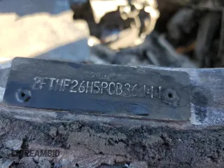 1993 Ford F-250 z VIN 2FTHF26H5PCB36444, wystawiony jako Copart lot #81555984 z przebiegiem Nie podano mil oraz Nie do naprawy • Non repairable. Historia ofert i sprzedaży dostępna na DreamBid. Obrazek 13.