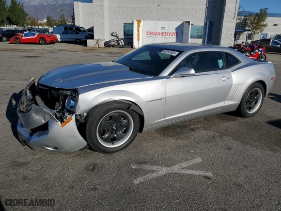 2013 Chevrolet Camaro LS with VIN 2G1FE1E35D9131403, listed as a Copart auction lot 88745585 with 82,530 mi miles and Salvage Title. Bid and sale history available at carsss.com. Image 1.