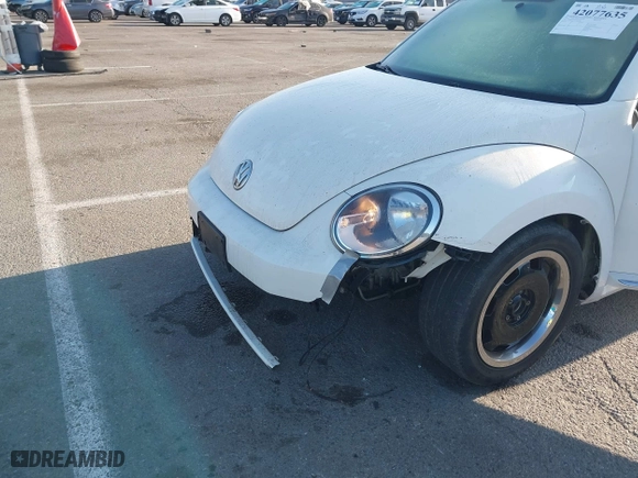 2012 Volkswagen Beetle 2.5L PZEV with VIN 3VWJP7AT3CM664552, listed as a IAAI auction lot 42077635 with 96,195 mi miles. Bid and sale history available at carsss.com. Image 6.