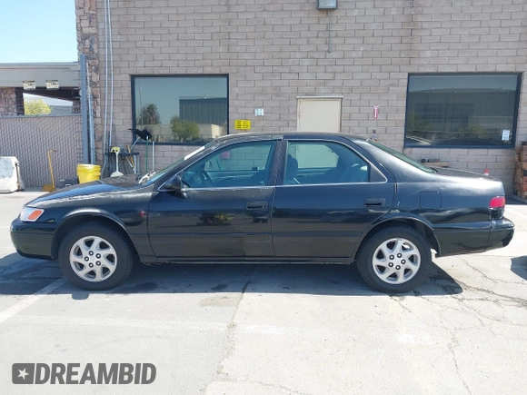 1999 Toyota Camry LE z VIN 4T1BG22K4XU574050, wystawiony jako IAAI lot #41991415 z przebiegiem 329 825 mil mil oraz . Historia ofert i sprzedaży dostępna na DreamBid. Obrazek 13.