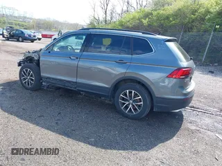 2019 Volkswagen Tiguan SE with VIN 3VV2B7AX5KM198454, listed as a IAAI auction lot 42033410 with 64,381 mi miles and . Bid and sale history available at DreamBid. Image 3.