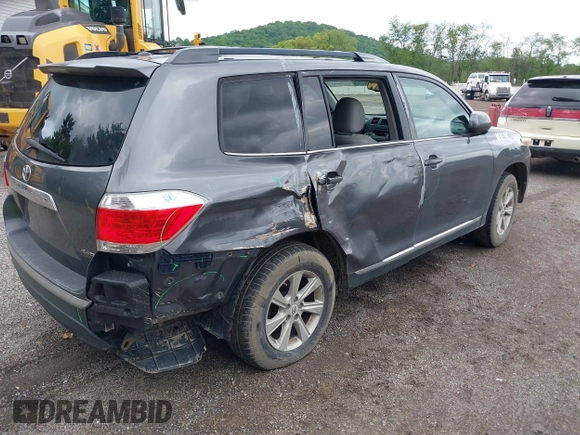 2011 Toyota Highlander z VIN 5TDBK3EH3BS085242, wystawiony jako IAAI lot #42325191 z przebiegiem 200 001 mil mil oraz . Historia ofert i sprzedaży dostępna na DreamBid. Obrazek 4.