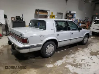 1989 Dodge Dynasty z VIN 1B3BC4634KD442902, wystawiony jako Copart lot #85151394 z przebiegiem 63 120 mil mil oraz Czysty tytuł • Clean title. Historia ofert i sprzedaży dostępna na DreamBid. Obrazek 3.