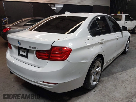 2015 BMW 3 Series 320i с VIN WBA3B1G50FNT07918, выставлен на аукционе IAAI как лот 41876026 с пробегом 83 220 миль миль и . История ставок и продаж доступна на DreamBid. Изображение 4.