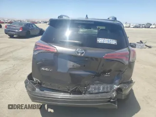 2018 Toyota RAV4 LE z VIN JTMBFREV8JJ259069, wystawiony jako Copart lot #61106715 z przebiegiem 56 770 mil mil oraz Szkoda całkowita • Salvage title. Historia ofert i sprzedaży dostępna na DreamBid. Obrazek 6.