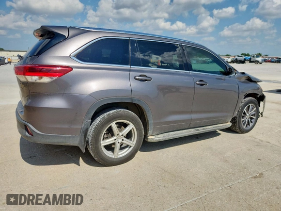 2017 Toyota Highlander XLE with VIN 5TDKZRFH4HS515186, listed as a Copart auction lot 60894055 with 135,531 mi miles and Salvage title. Bid and sale history available at DreamBid. Image 3.