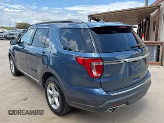 2018 Ford Explorer XLT z VIN 1FM5K7DH0JGC23068, wystawiony jako Copart lot #63926375 z przebiegiem 112 233 mil mil oraz Czysty tytuł • Clean title. Historia ofert i sprzedaży dostępna na DreamBid. Obrazek 3.