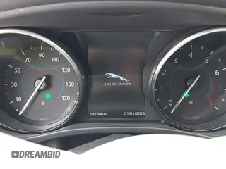 2017 Jaguar XE 35t Prestige z VIN SAJAK4BV2HA963732, wystawiony jako IAAI lot #42275319 z przebiegiem 32 600 mil mil oraz . Historia ofert i sprzedaży dostępna na DreamBid. Obrazek 7.