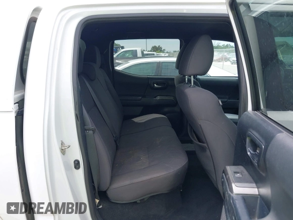 2017 Toyota Tacoma SR5 z VIN 5TFCZ5ANXHX065886, wystawiony jako IAAI lot #42308228 z przebiegiem 294 931 mil mil oraz . Historia ofert i sprzedaży dostępna na DreamBid. Obrazek 8.
