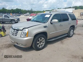2008 Cadillac Escalade z VIN 1GYEC63868R143876, wystawiony jako IAAI lot #42177747 z przebiegiem 204 770 mil mil oraz . Historia ofert i sprzedaży dostępna na DreamBid. Obrazek 17.