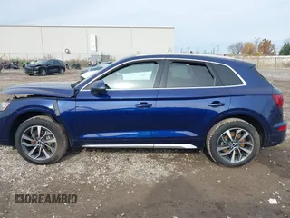 2021 Audi Q5 Premium Plus with VIN WA1BAAFY4M2051403, listed as a IAAI auction lot 40765677 with 30,496 mi miles. Bid and sale history available at carsss.com. Image 14.