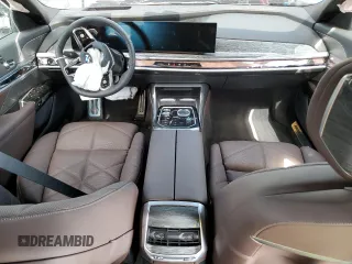2023 BMW 7 Series 740i z VIN WBA23EH0XPCN47073, wystawiony jako Copart lot #62553344 z przebiegiem 10 799 mil mil oraz Szkoda całkowita • Salvage title. Historia ofert i sprzedaży dostępna na DreamBid. Obrazek 8.