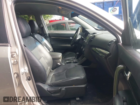 2013 Kia Sorento EX с VIN 5XYKU3A62DG371176, выставлен на аукционе IAAI как лот 42469423 с пробегом 199 505 миль миль и . История ставок и продаж доступна на DreamBid. Изображение 5.