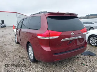 2014 Toyota Sienna XLE z VIN 5TDYK3DC9ES425398, wystawiony jako IAAI lot #41551678 z przebiegiem 224 667 mil mil oraz . Historia ofert i sprzedaży dostępna na DreamBid. Obrazek 3.