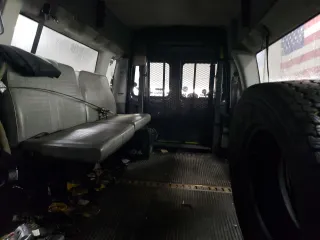 2003 Ford Econoline Passenger XL с VIN 1FBSS31L03HA96493, выставлен на аукционе Copart как лот 43443355 с пробегом 196 245 миль миль и Списание • Salvage title. История ставок и продаж доступна на DreamBid. Изображение 10.