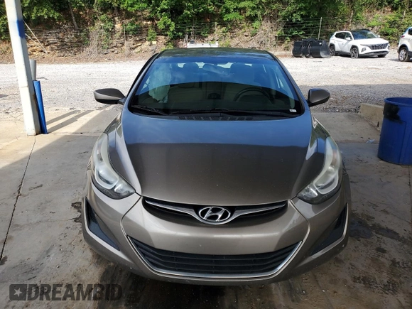 2015 Hyundai Elantra SE z VIN 5NPDH4AE7FH646935, wystawiony jako Copart lot #55829935 z przebiegiem 118 740 mil mil oraz Szkoda całkowita • Salvage title. Historia ofert i sprzedaży dostępna na DreamBid. Obrazek 5.