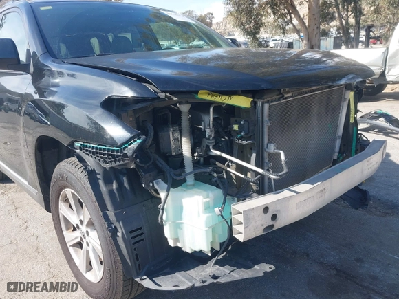 2013 Toyota Highlander with VIN 5TDZK3EH4DS135471, listed as a IAAI auction lot 41746204 with 117,922 mi miles. Bid and sale history available at carsss.com. Image 19.