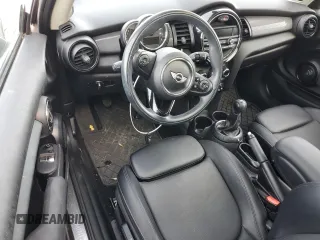 2016 MINI Hardtop with VIN WMWXP5C50GT740166, listed as a Copart auction lot 53832025 with 40,720 mi miles and Salvage Title. Bid and sale history available at DreamBid. Image 8.