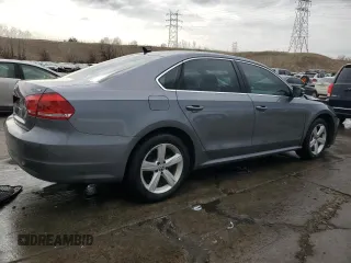 2013 Volkswagen Passat SE z VIN 1VWBH7A38DC021974, wystawiony jako Copart lot #50365355 z przebiegiem 127 888 mil mil oraz Szkoda całkowita • Salvage title. Historia ofert i sprzedaży dostępna na DreamBid. Obrazek 3.