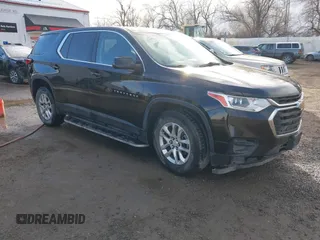 2019 Chevrolet Traverse LS z VIN 1GNEVFKW6KJ251038, wystawiony jako IAAI lot #41141316 z przebiegiem 107 266 mil mil oraz . Historia ofert i sprzedaży dostępna na DreamBid. Obrazek 1.