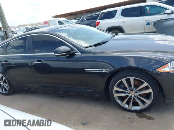 2015 Jaguar XJ с VIN SAJWA3HT3FMV86221, выставлен на аукционе IAAI как лот 42628203 с пробегом 125 951 миль миль и . История ставок и продаж доступна на DreamBid. Изображение 13.