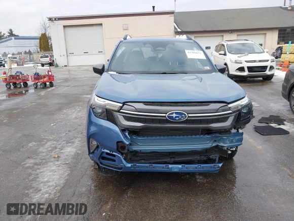 2025 Subaru Forester Premium with VIN JF2SLDDC7SH457793, listed as a IAAI auction lot 41309871 with 2,070 mi miles. Bid and sale history available at carsss.com. Image 6.