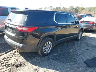 2018 Chevrolet Traverse LS z VIN 1GNERFKW4JJ156173, wystawiony jako IAAI lot #41651724 z przebiegiem 102 041 mil mil oraz . Historia ofert i sprzedaży dostępna na DreamBid. Obrazek 4.