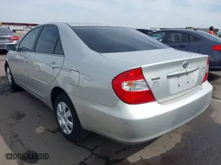 2004 Toyota Camry LE with VIN 4T1BE32K54U323478, listed as a IAAI auction lot 41725144 with 135,613 mi miles. Bid and sale history available at carsss.com. Image 3.