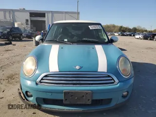 2008 MINI Hardtop z VIN WMWMF335X8TT62496, wystawiony jako Copart lot #52482015 z przebiegiem 188 965 mil mil oraz Szkoda całkowita • Salvage title. Historia ofert i sprzedaży dostępna na DreamBid. Obrazek 5.